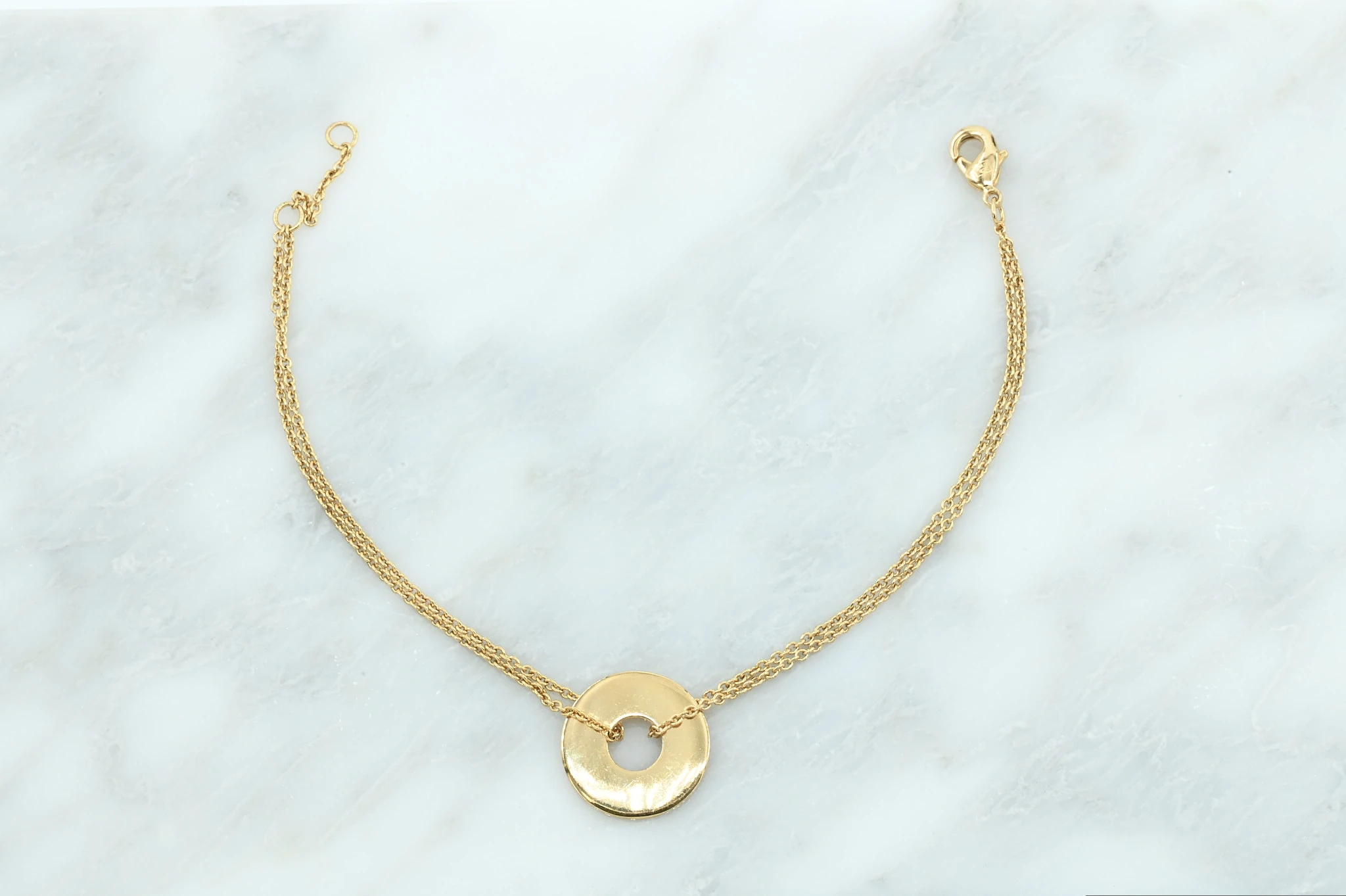 Gold-plated armbandje met rond middenstuk