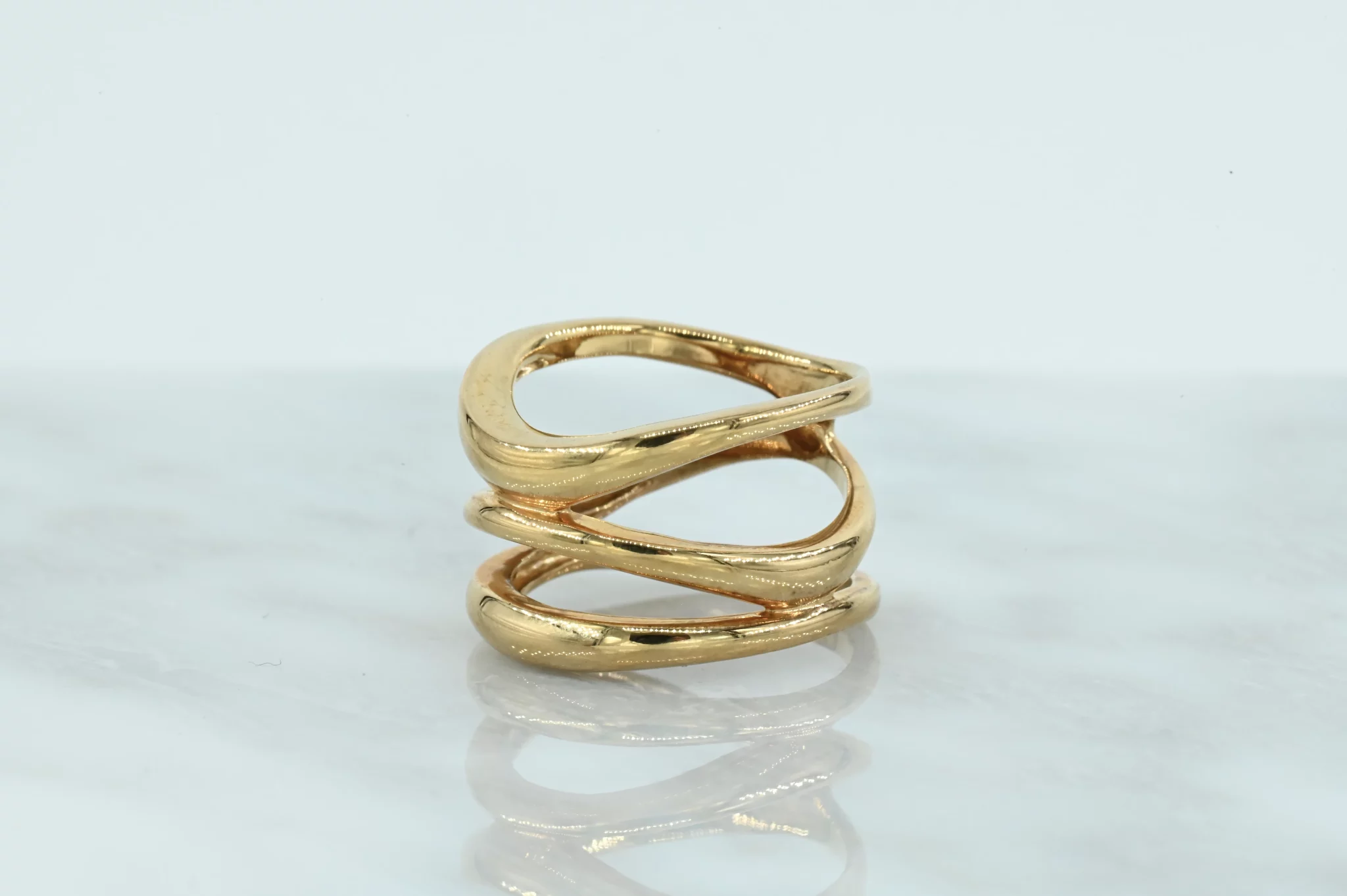 Prachtige 18 karaats gold-plated ring met lagen