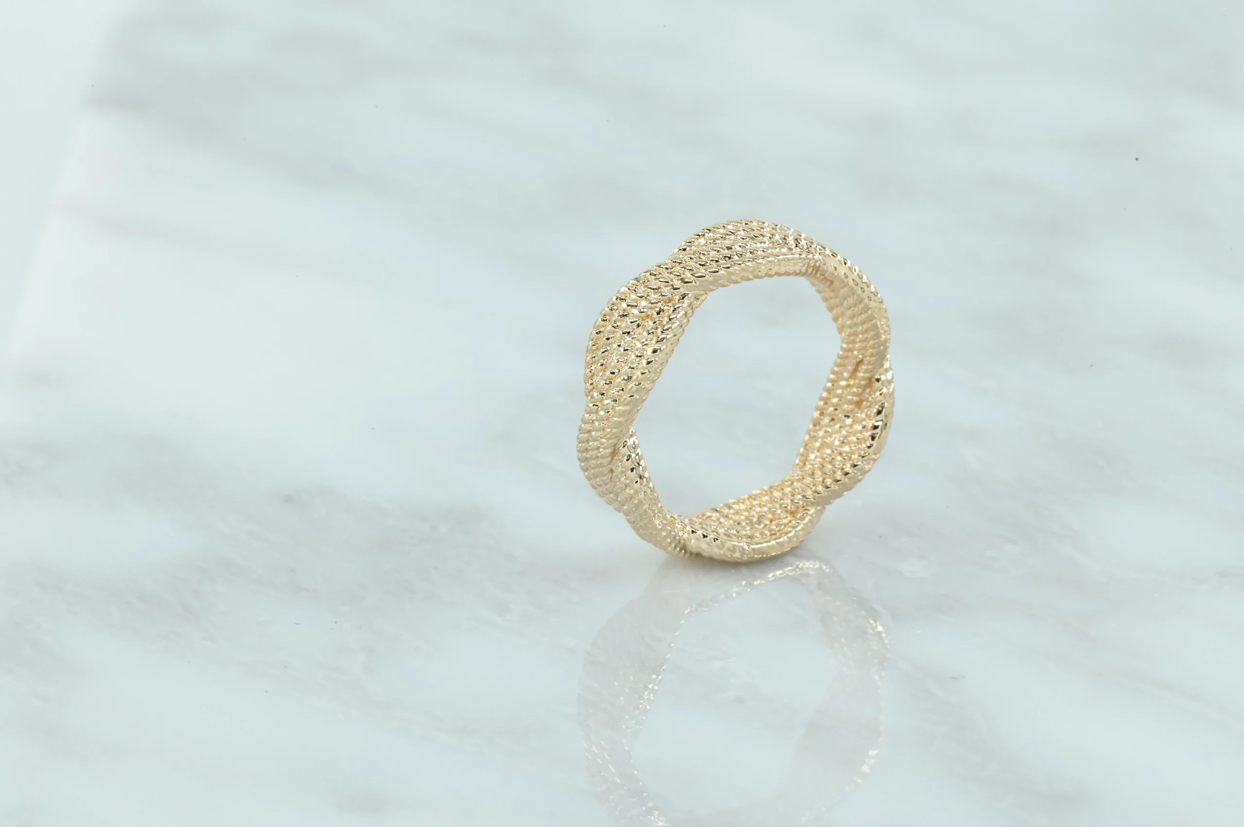 18 Karaats gold plated ring met gevlochten effect