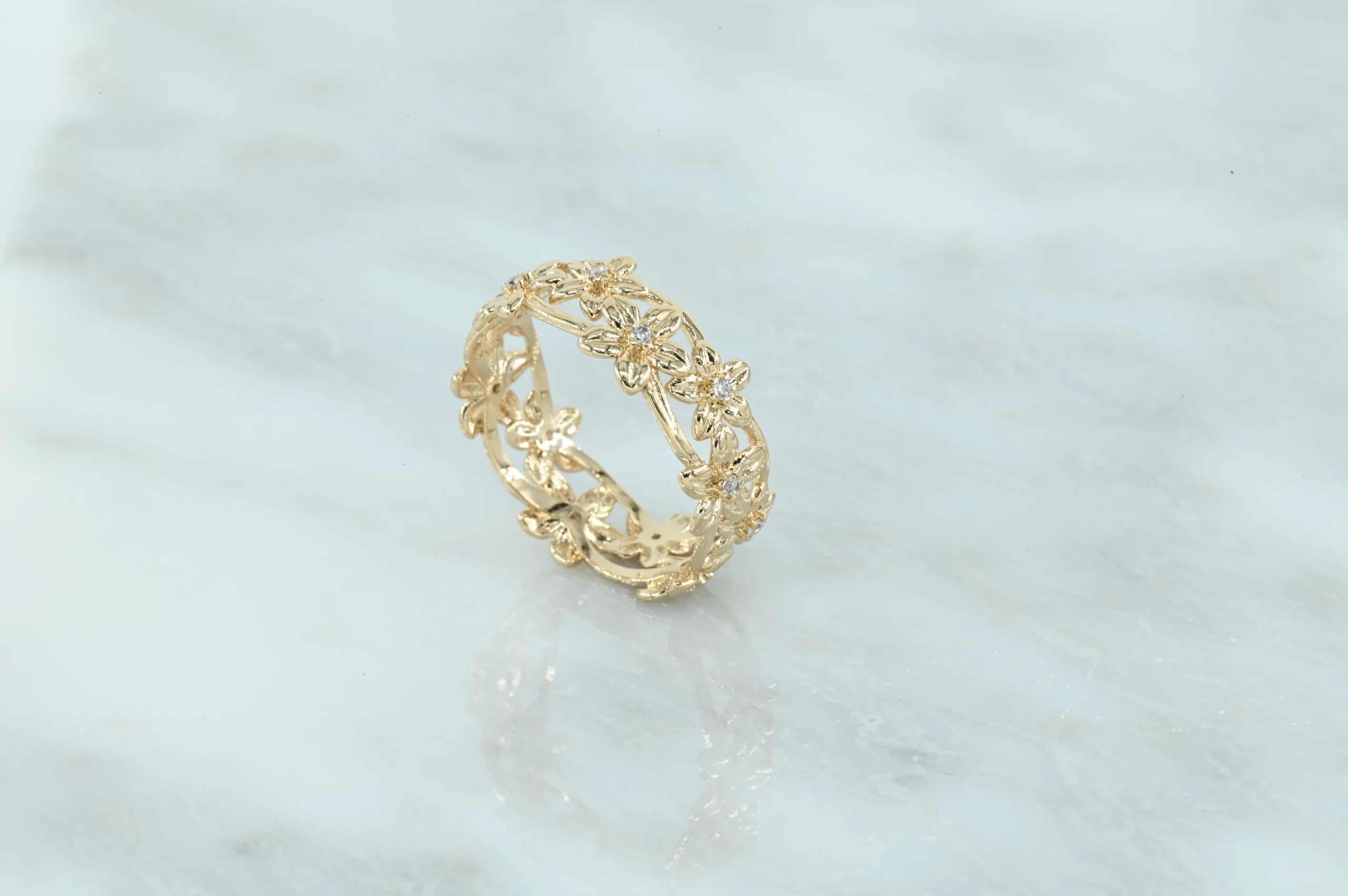 18 Karaats gold-plated bloemenring met strass