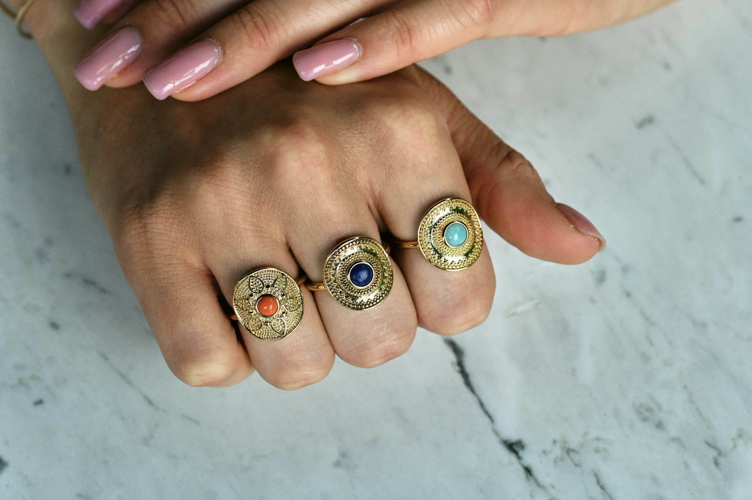 Prachtige bohemian gold-plated ringen met steentje