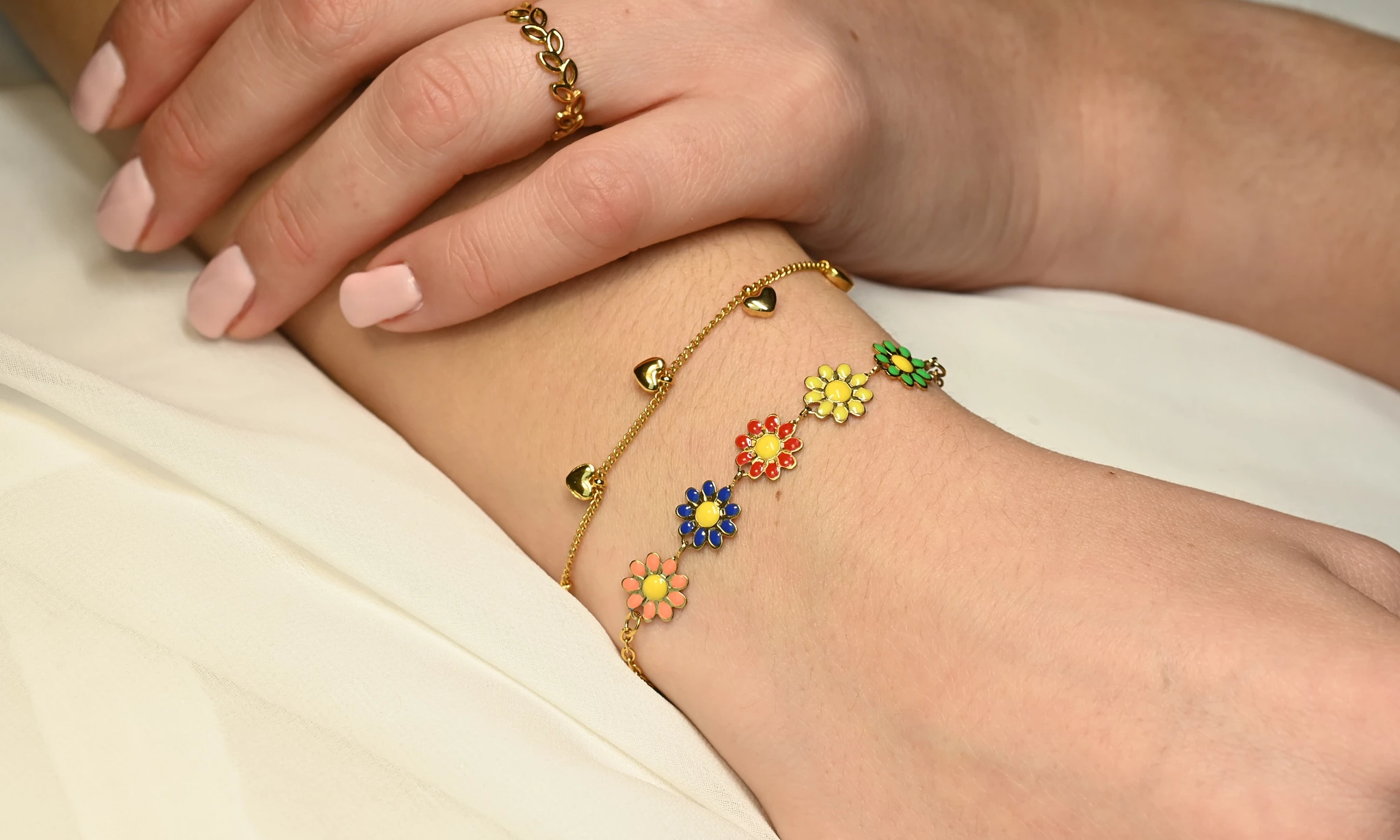 Multi-colour bloemen armbandje