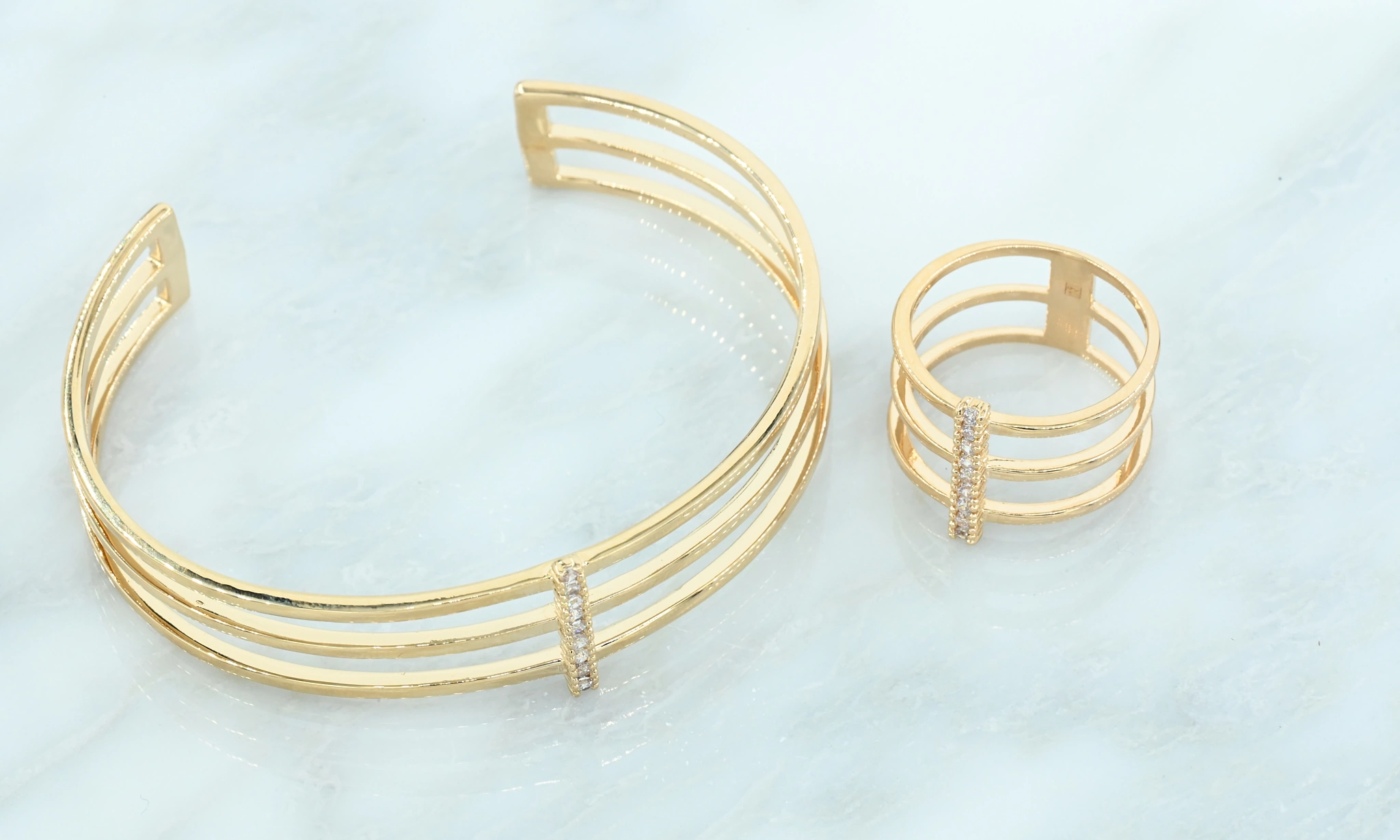 Gold-plated set met ring en bangle