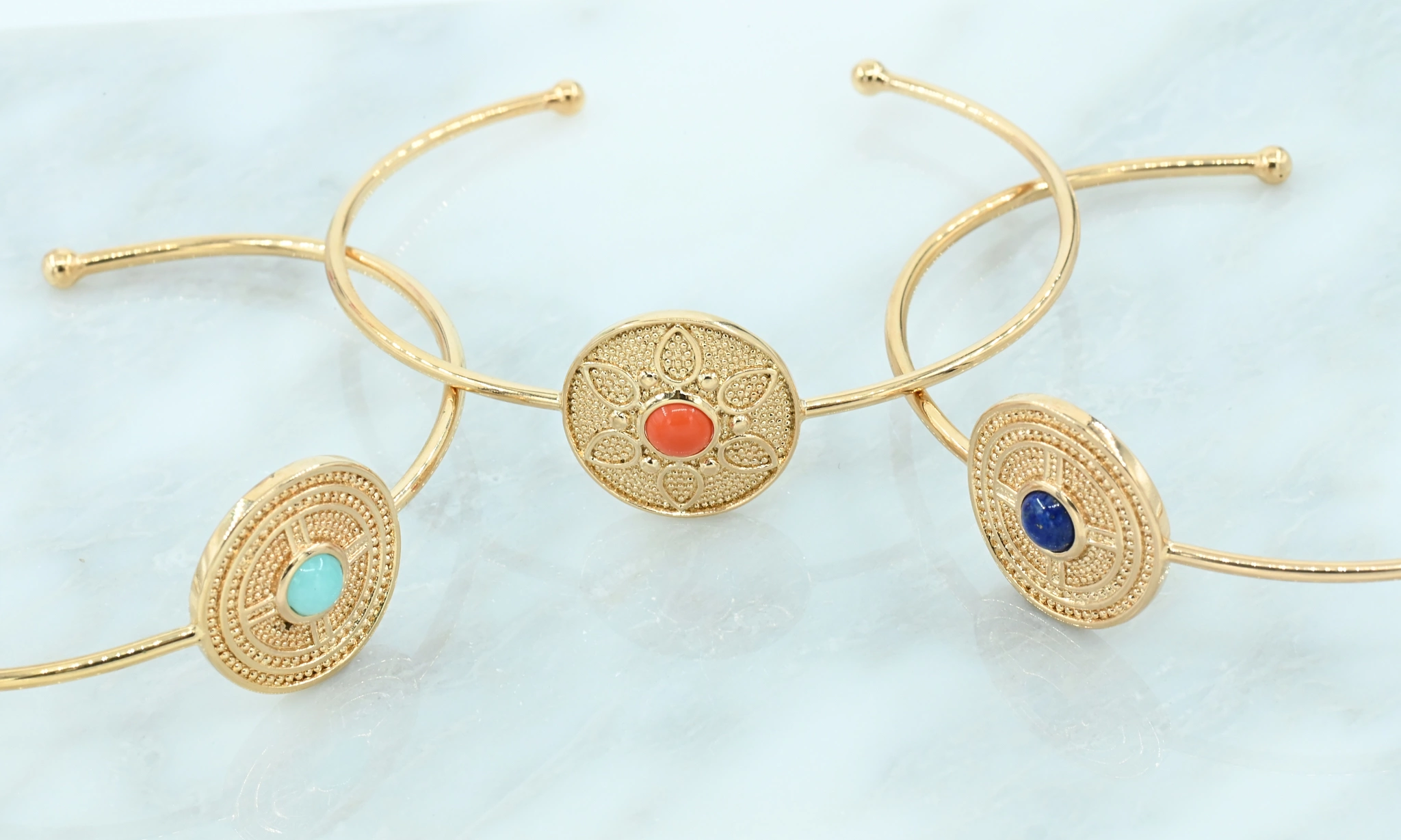 Gold-plated bangles met steen