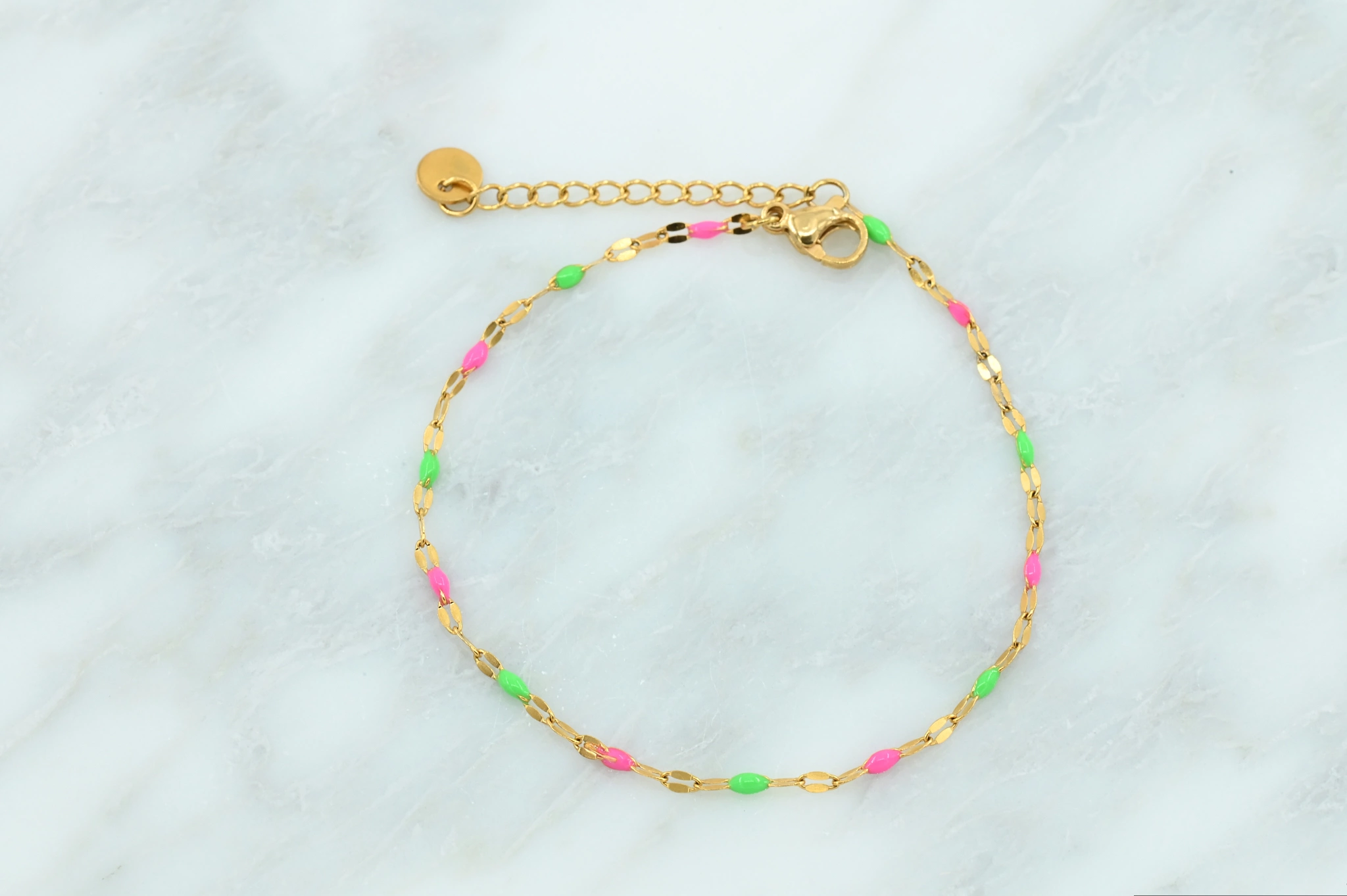 Armband met roze en groene steentjes