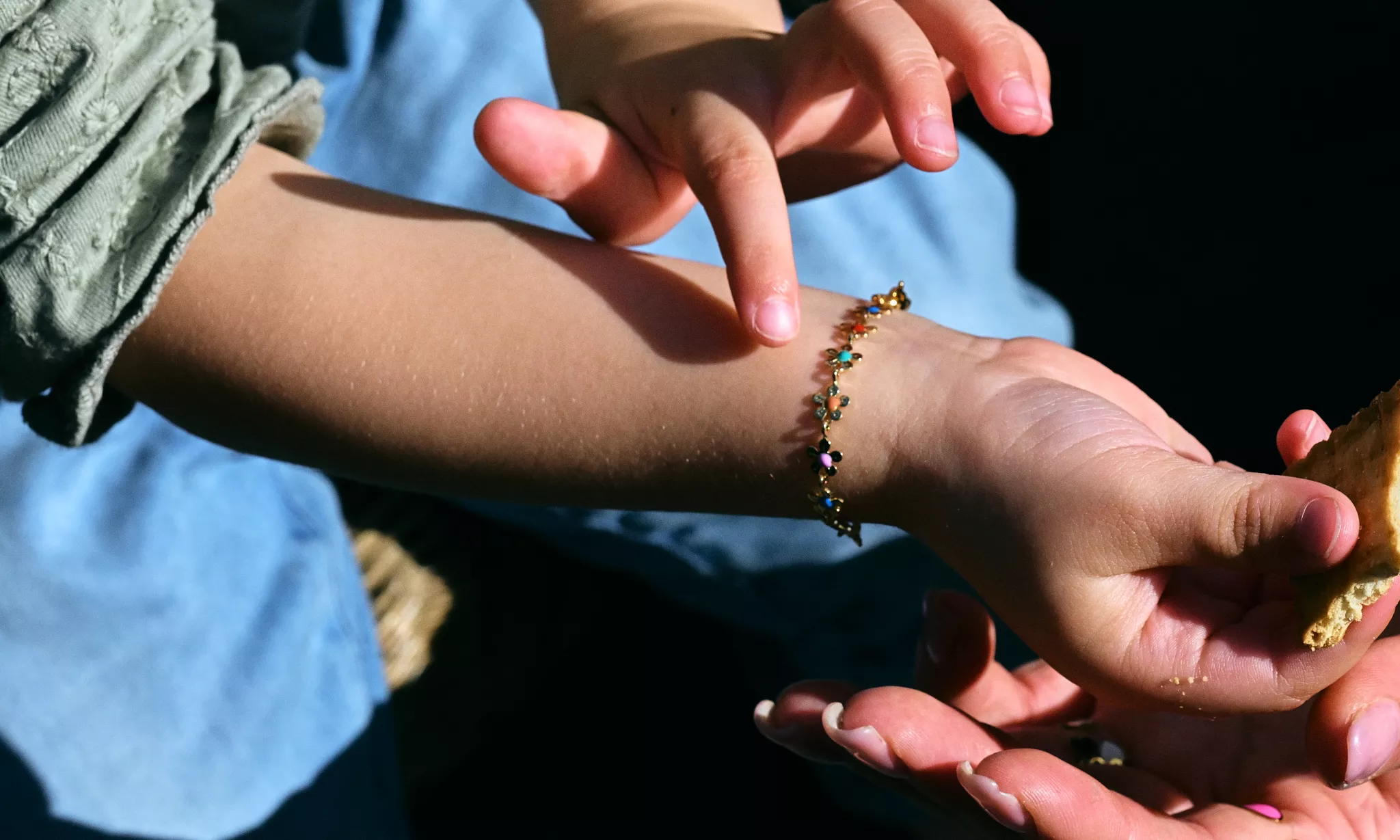 RVS armbandje met bloemen