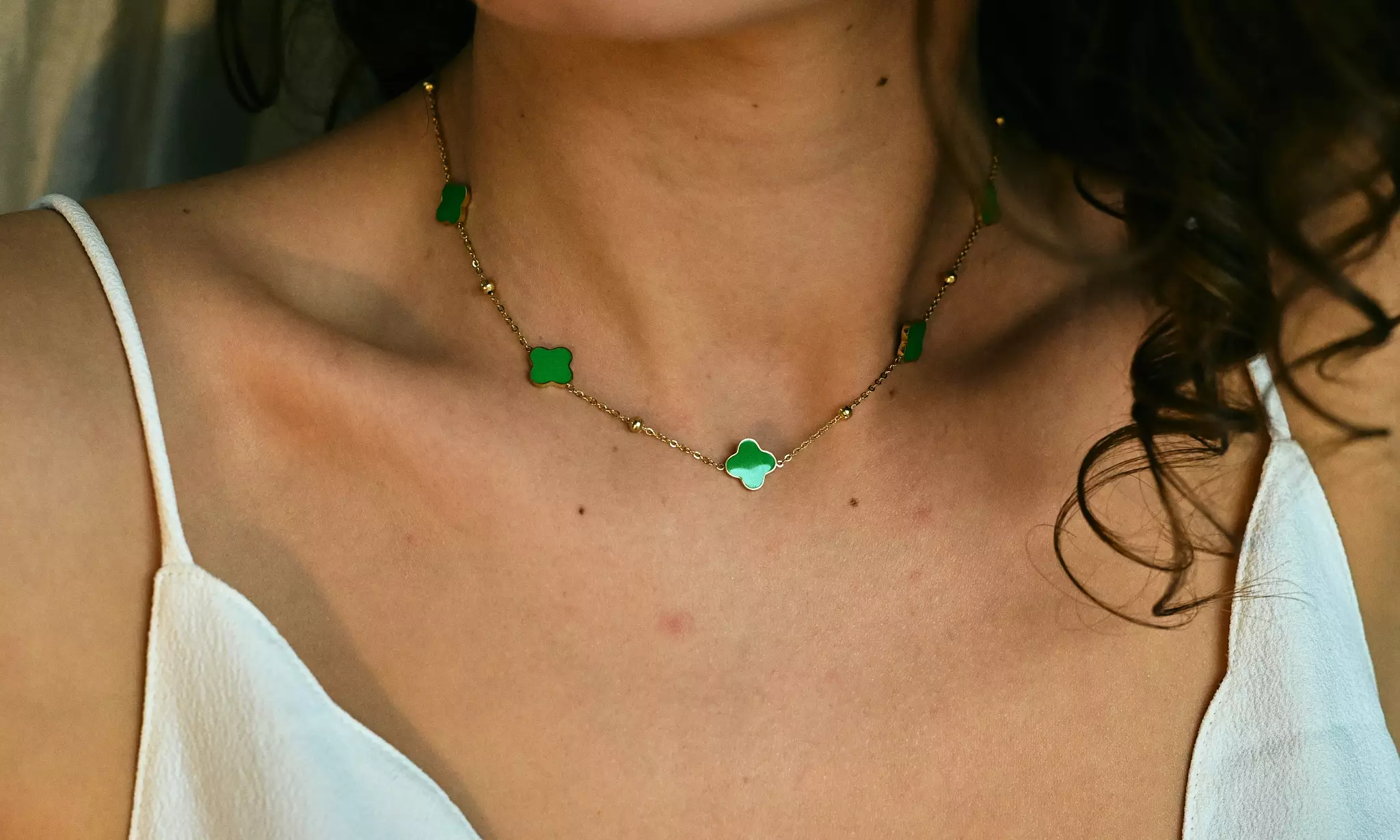 RVS ketting met groene klavertjes