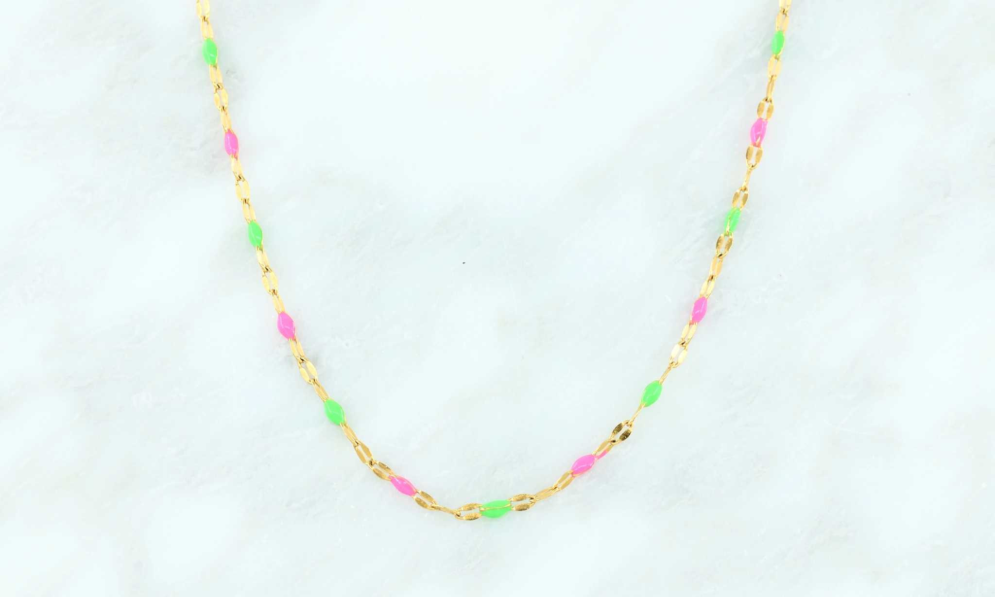 Ketting met roze/groene bolletjes