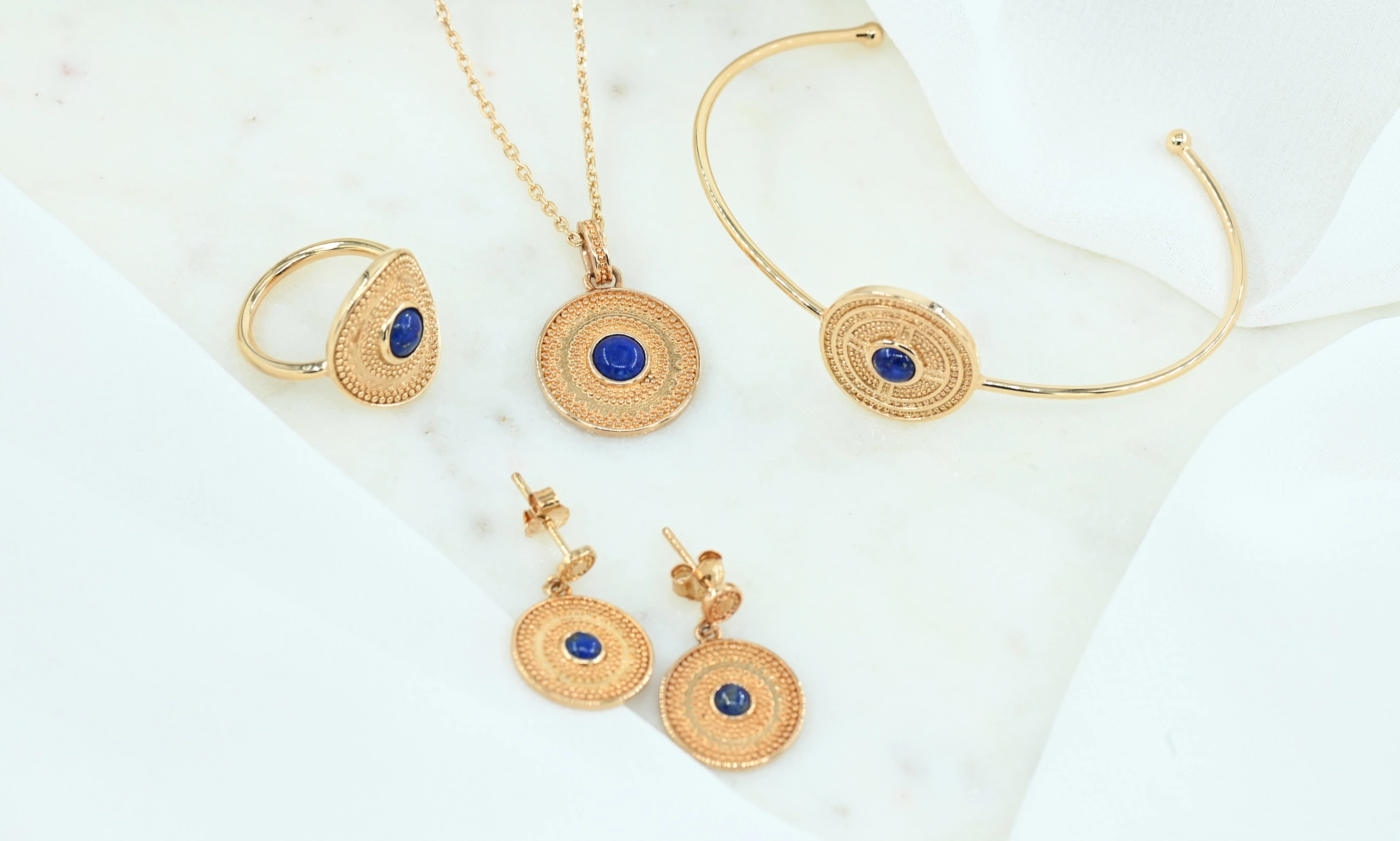 Gold plated set van armband ring ketting oorbellen met blauw