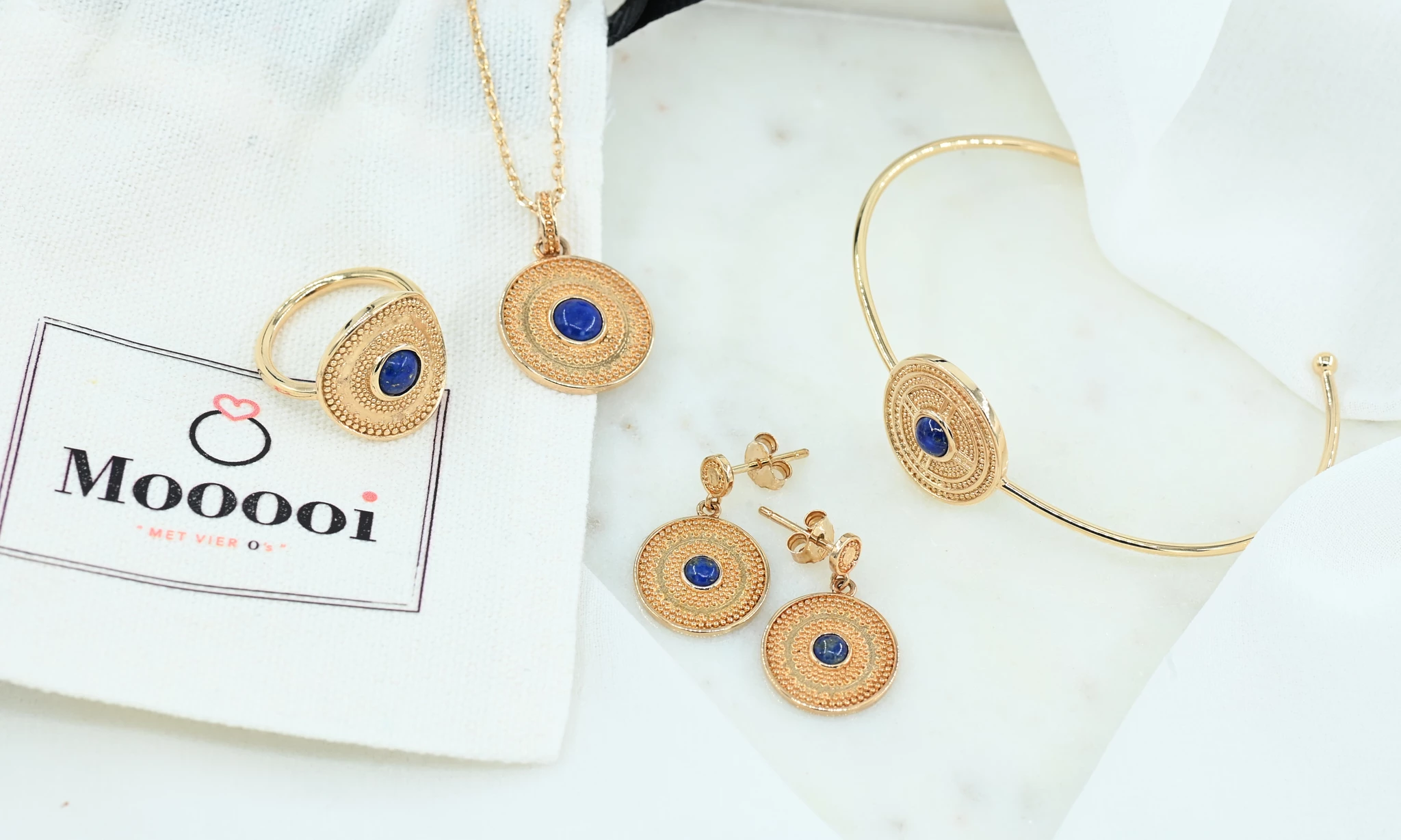 Gold plated set van armband ring ketting oorbellen met blauw