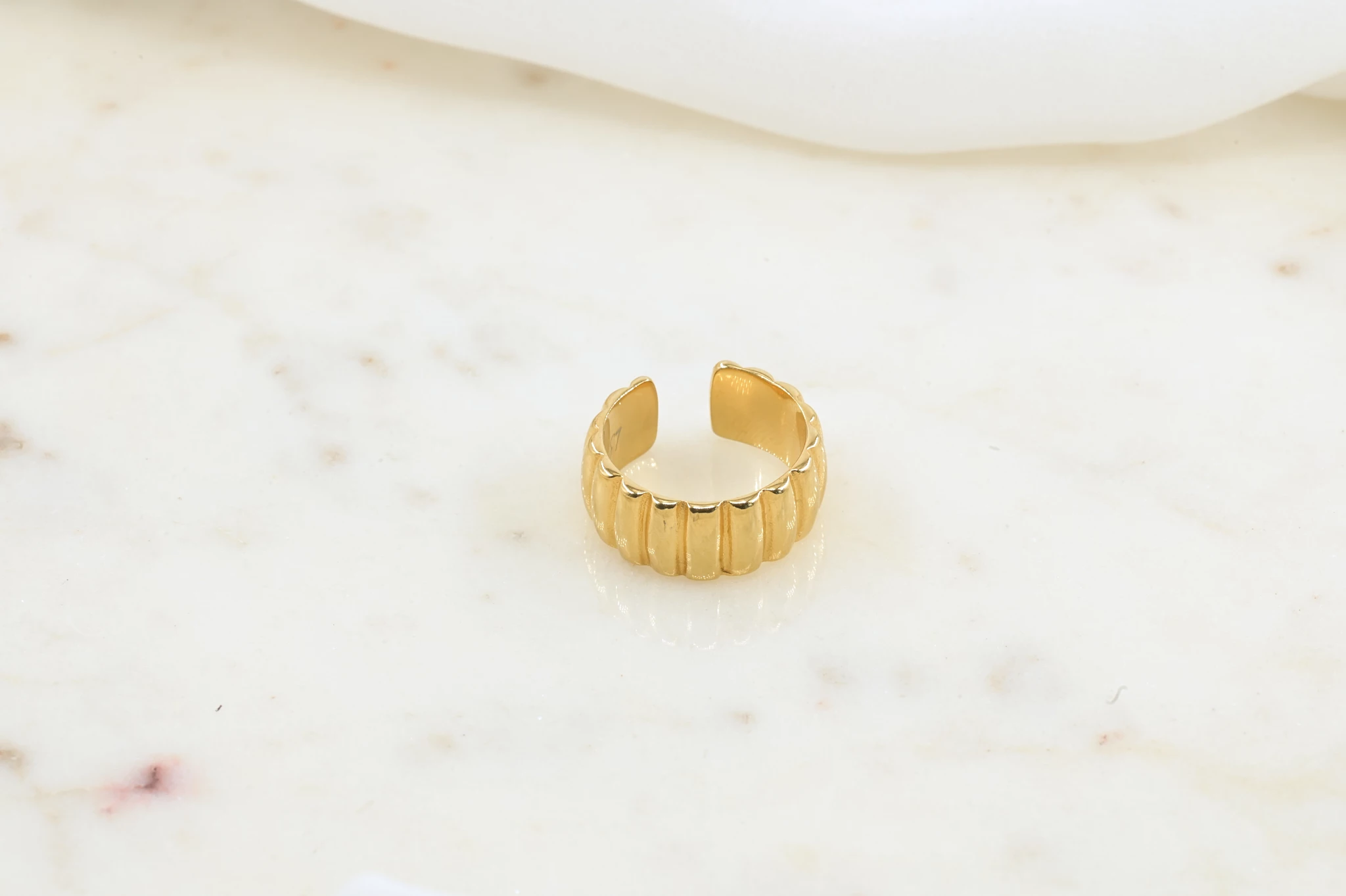 GER0085 Ring met geribbeld effect