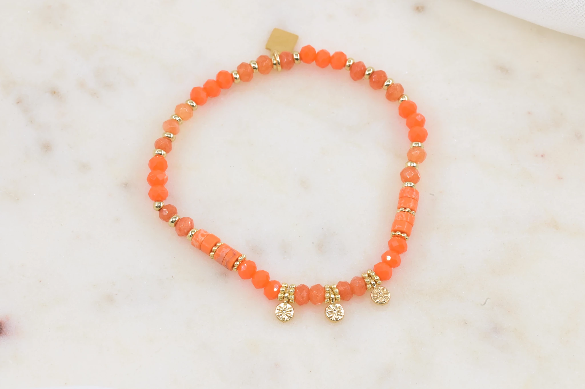 Oranje kralenarmbandje