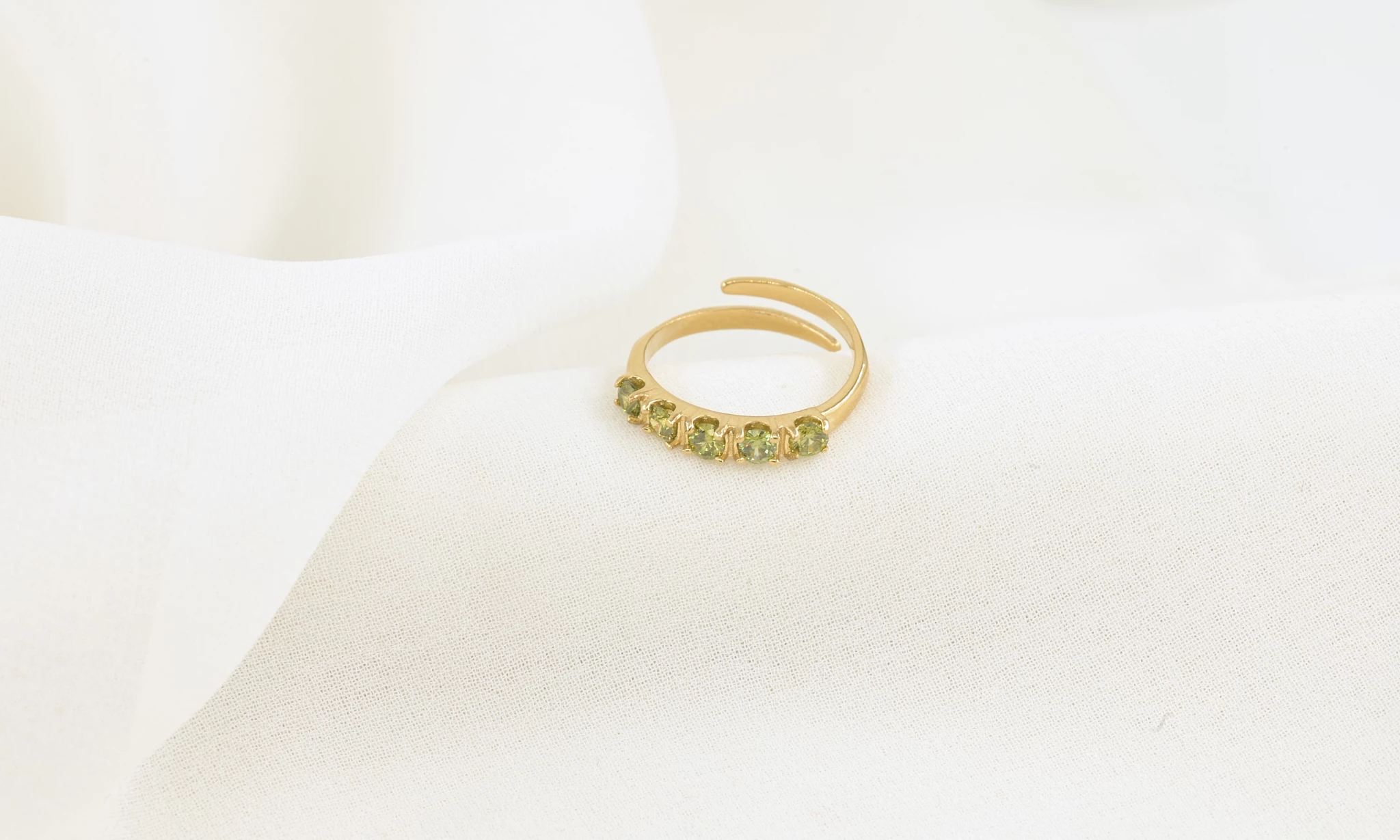 Ring met groene zirkonia